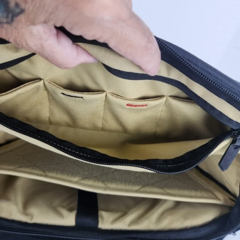 Peak Design Everyday Sling 10L Black Camera Messenger Bag V1 BEDS-10-BK-1